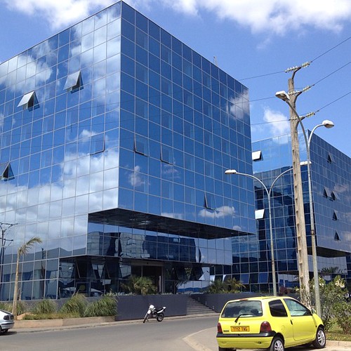 Nouveaux locaux modernes de jovenna à tana madagascar a… Flickr