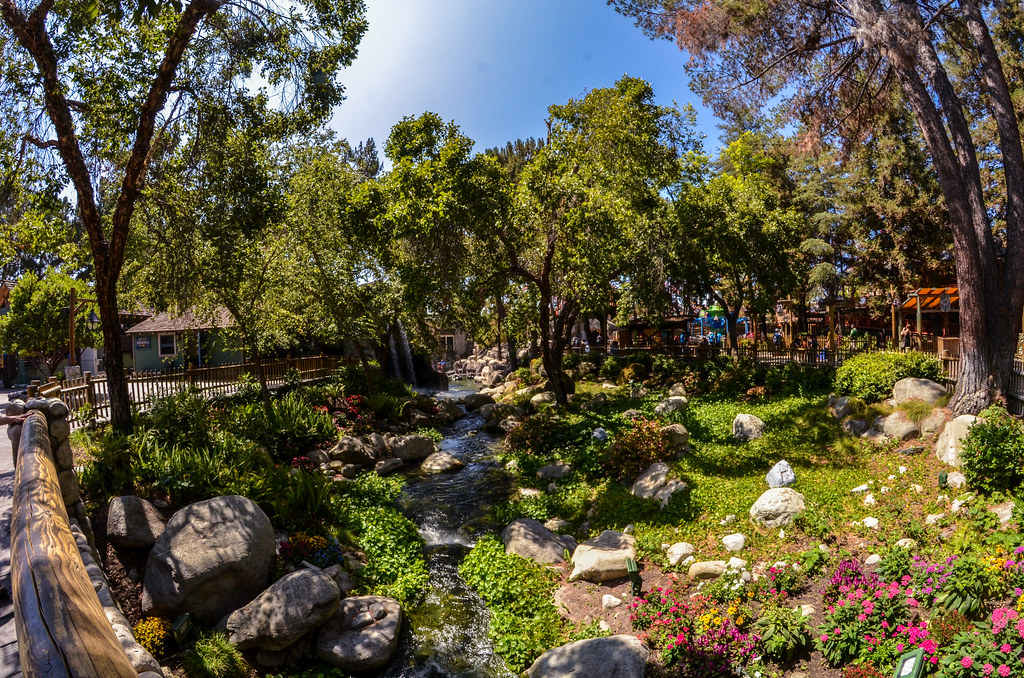 Is Knott’s Berry Farm Worth A Day Of Your Disneyland Trip? Wandering