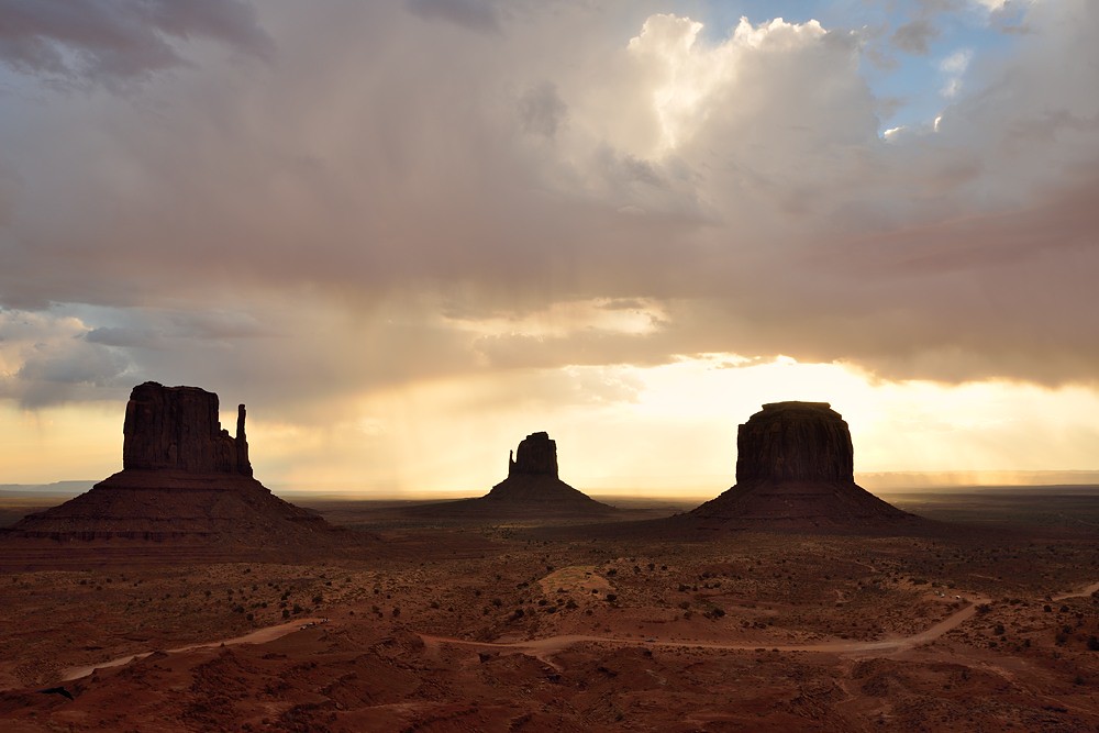 Monument valley Bad weather at Monument valley but best … Flickr