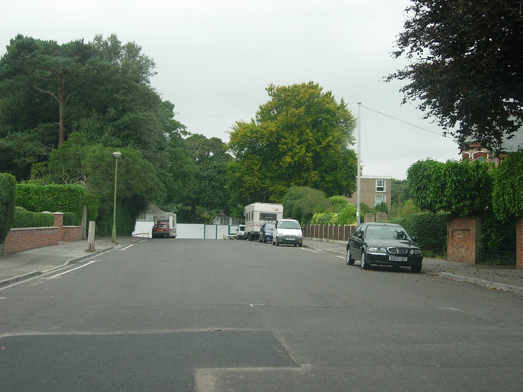 CAVENDISH RD. BOURNEMOUTH. DORSET. SEPTEMBER 2005 WIMBORNE