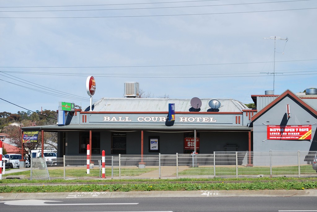 Ball Court Hotel, Sunbury Matt Flickr
