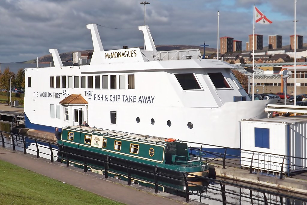 Lunchtime takeaway This boat stopped off at McMonagles Fis… Flickr