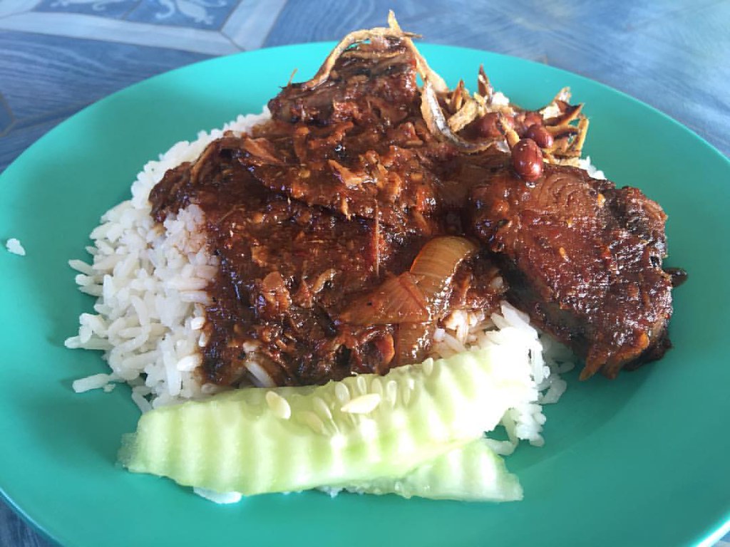 Nasi Lemak Lauk Sambal Ikan Tongkol Restoran Kak Yah Per