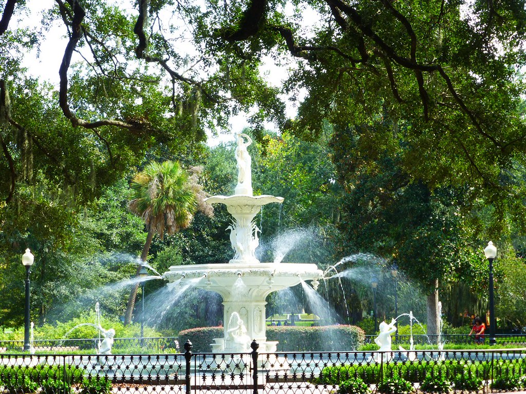 Forsyth Park in Savannah USA 2012) Paul Arps Flickr