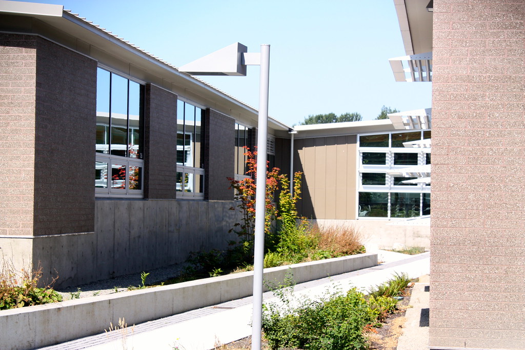 Finn Hill Jr. High School, Kirkland WA Premier SIPS Help C… Flickr