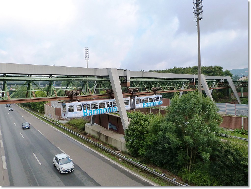 Schwebebahn in Wuppertal / Tren colgante de Wuppertal / Tr