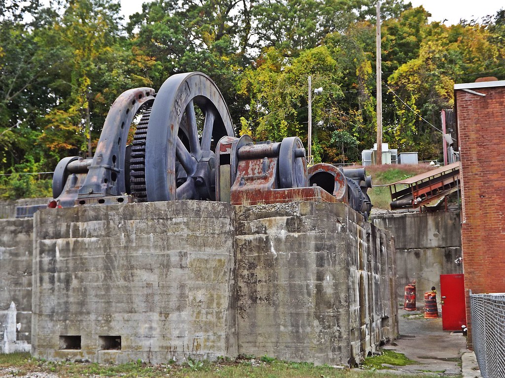 Old Water Pump Off the Blackstone River Blackstone,MA Town… Flickr