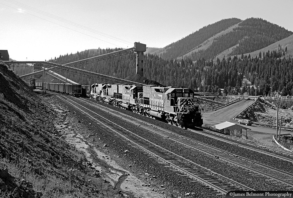 A Meet at Valley Camp Rio Grande coal train No. 739 meets … Flickr