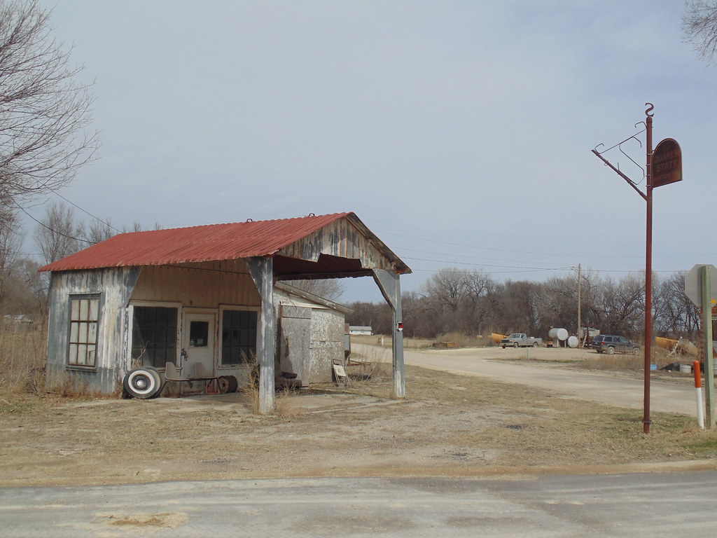 40. An old Quaker State gas station on the east side of do… Flickr