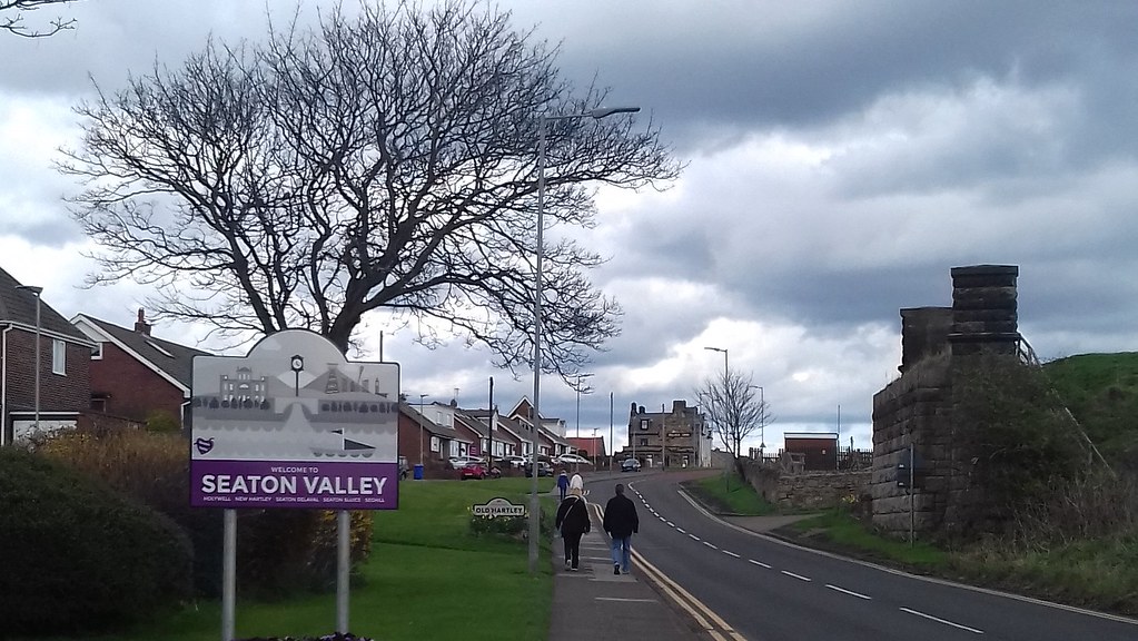 Entering Seaton Sluice via Hartley Lane 2 Heading east al… Flickr