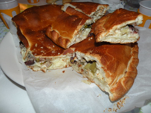 La scacciata catanese Con formaggio tuma, cipolla lunga, o… Flickr