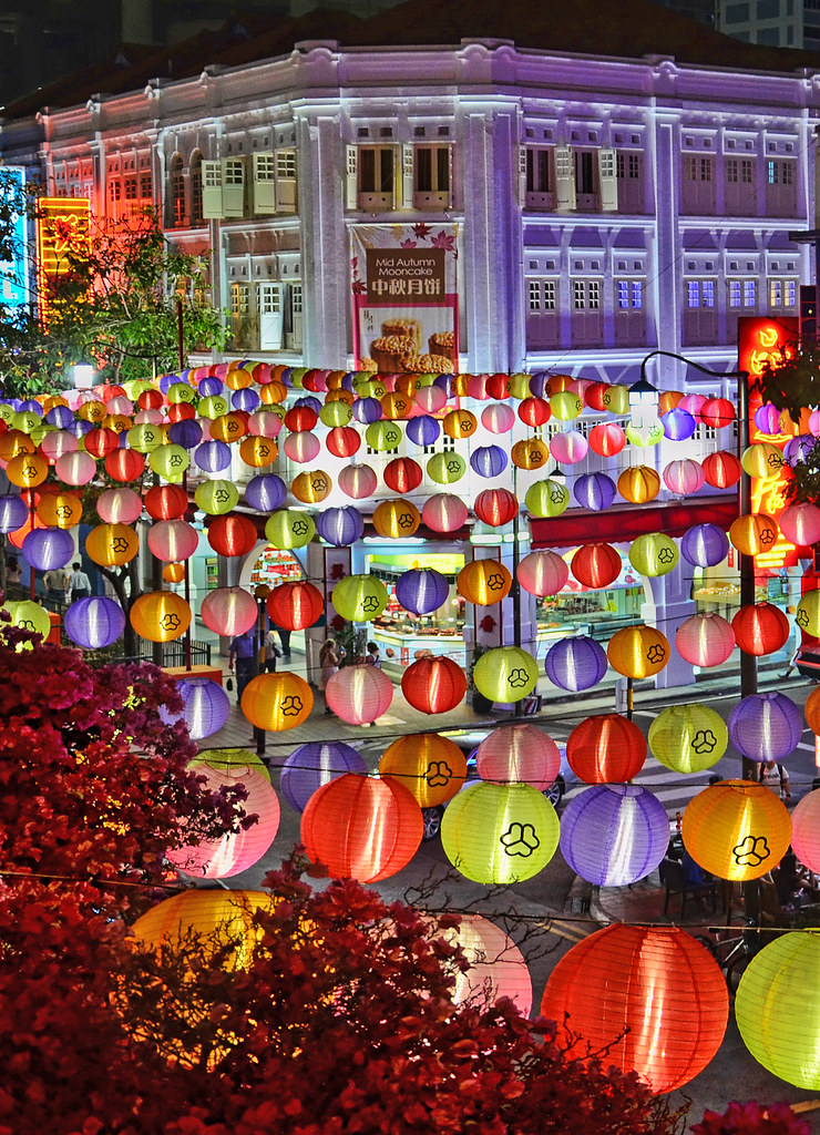 mooncake festival 2023 chinatown It's the MidAutumn Mooncake Festival Light up at Chinatow… Flickr