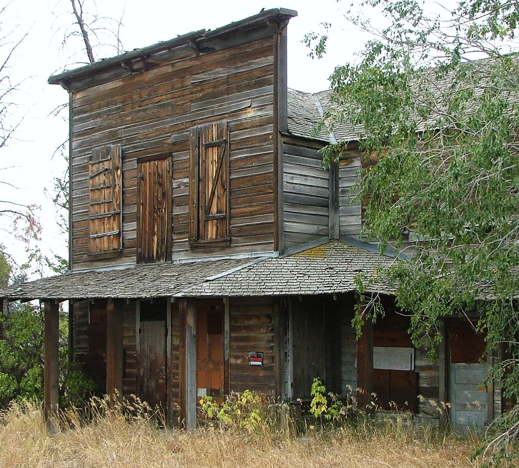 Dubois, Idaho The Dubois Hotel; Dubois is a living town in… Flickr