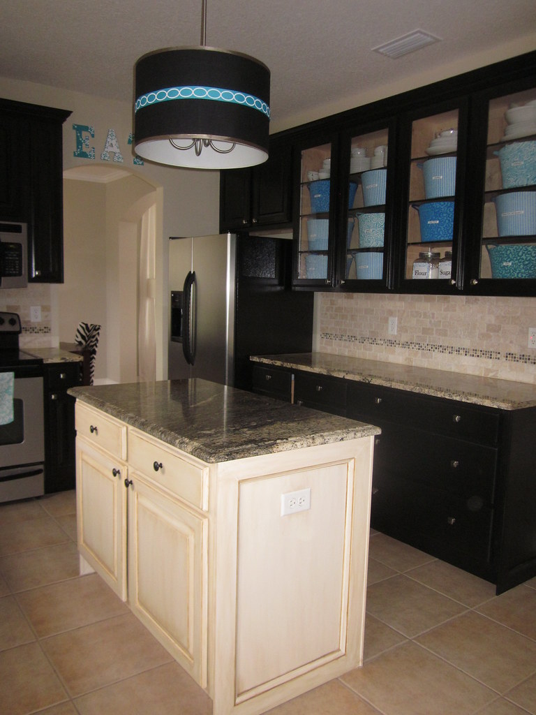 black glass kitchen Liz W Flickr