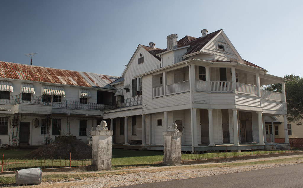 Beautiful but crazy old house in Napoleonville. Kevin O'Mara Flickr