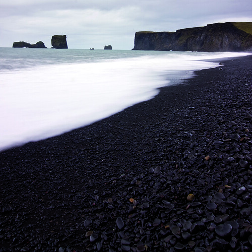plage de sable noir à Dyrhólaey / Dyrhólaey black sand bea… Flickr