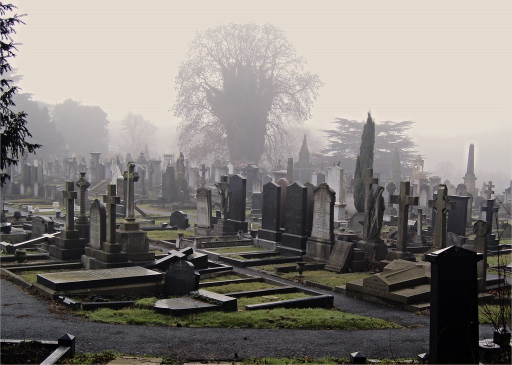 Welford Road Cemetery in the Fog Taken in 2009 Ian Johnson Flickr