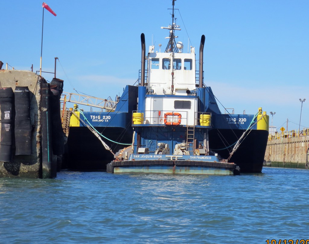 Foss dredge barge TS&G with tugboat, The San Joaquin River… Flickr