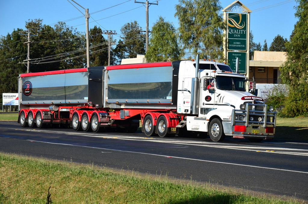 Kenworth, JB Transport Next day I found a great spot, sun … Flickr