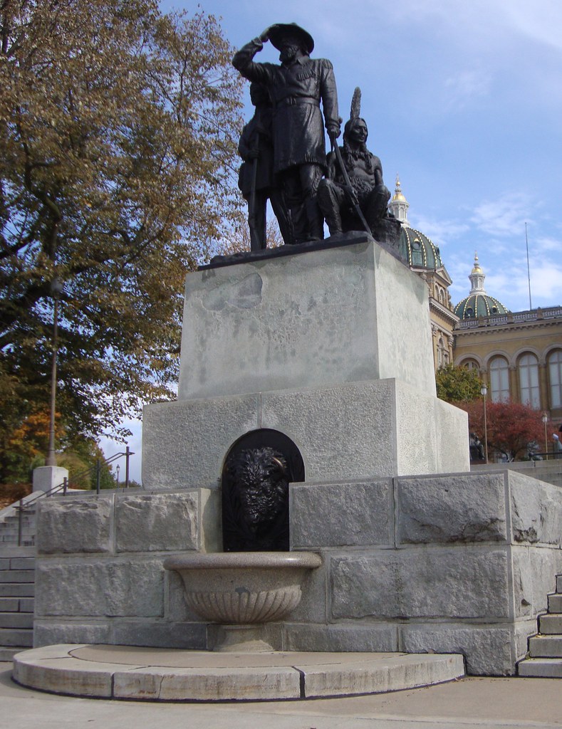 Iowa State Capitol Statue (Des Moines, Iowa) Located on th… Flickr