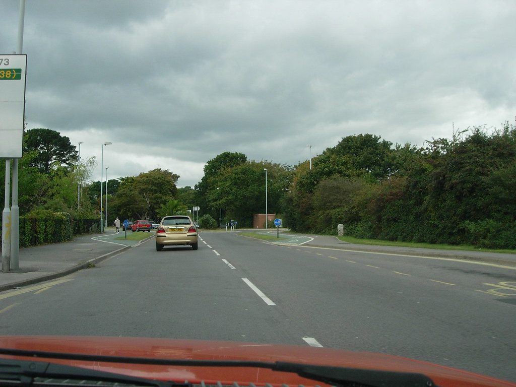 FAIRMILE RD. CHRISTCHURCH. DORSET. OCTOBER 2005 BOURNEMOUTH GRANT