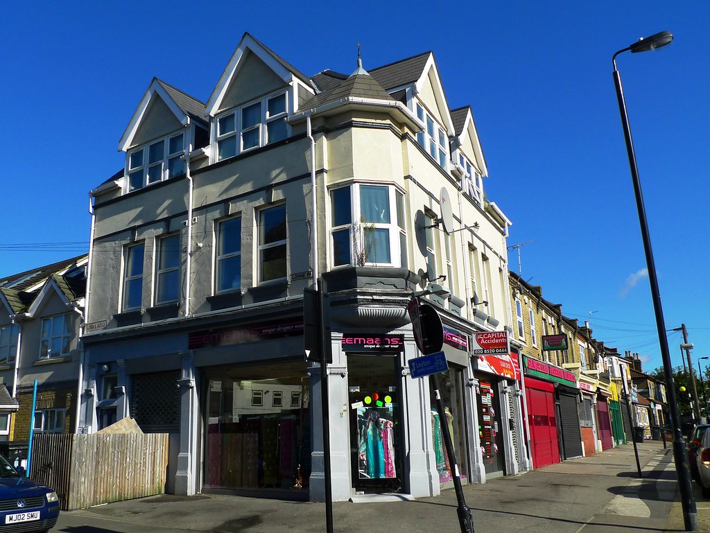 Lorne Arms, Walthamstow, E17 A former pub, now a fabric sh… Flickr