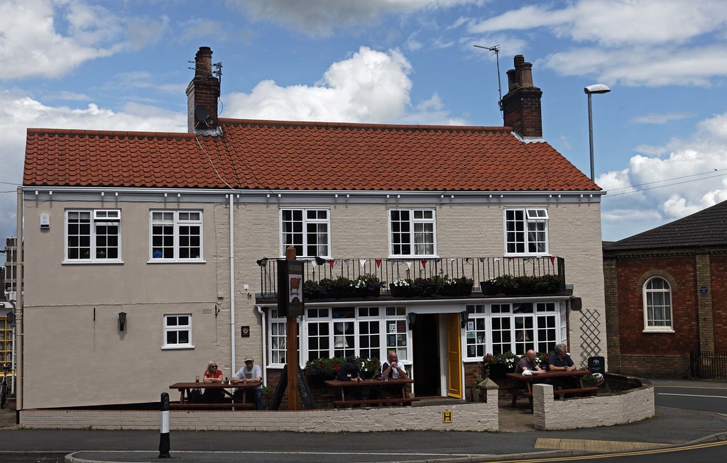 Louth, Brown Cow (Newmarket) Dayoff171 Flickr