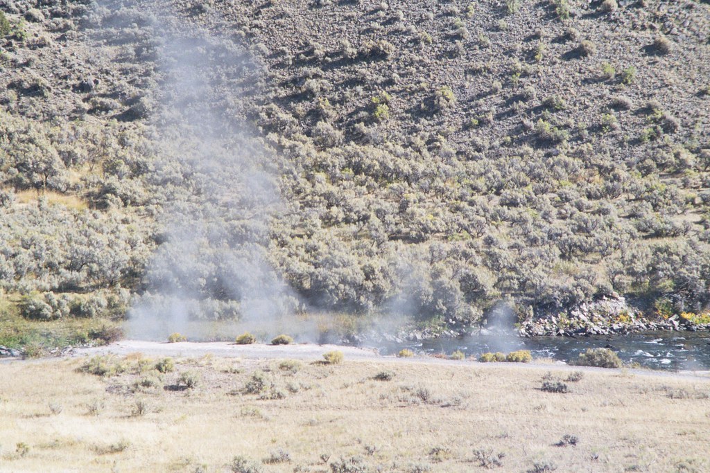 Hot spring The first hot spring site we saw. Lee Flickr