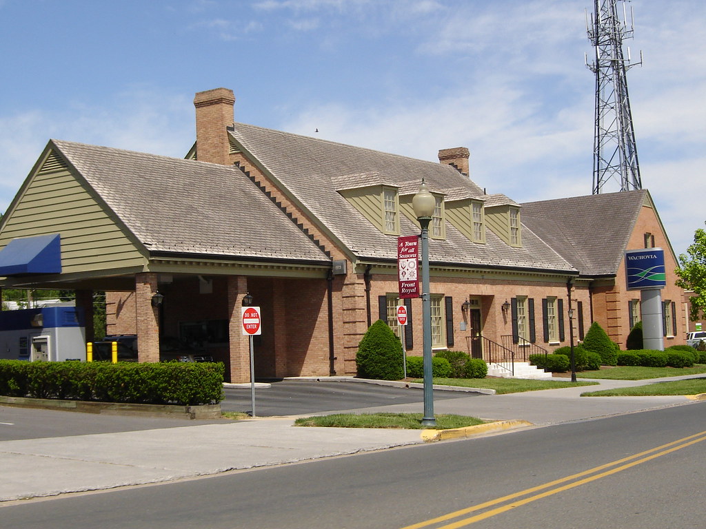 DSC03758 Lovely bank downtown features "colonial" architec… Flickr