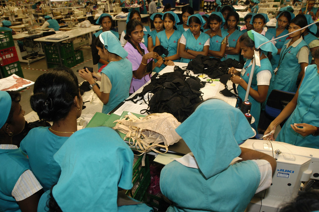 Garment factory, Sri Lanka Workers at their stations on th… Flickr
