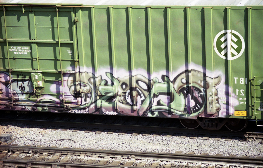 CHOKE (backwards) QsySue Flickr