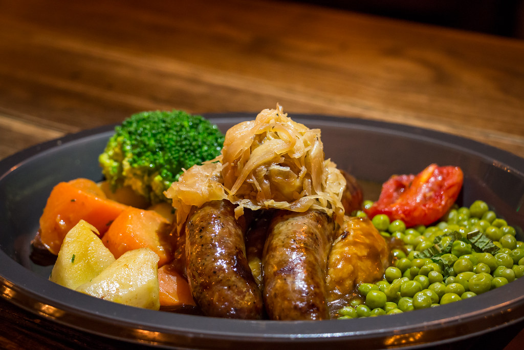 Bangers & Mash At The Leaky Cauldron Bangers & Mash Roa… Flickr