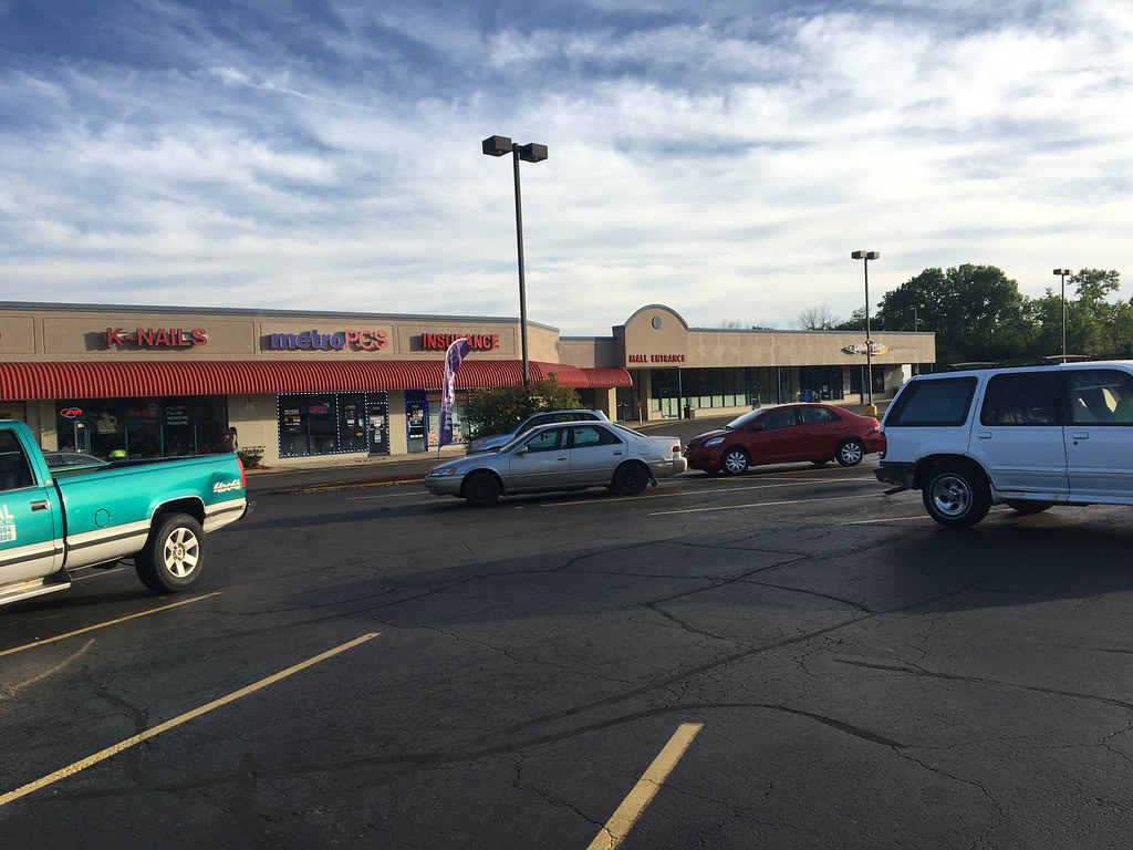 Belvidere Discout Mall, Waukegan Illinois The Belvidere Di… Flickr