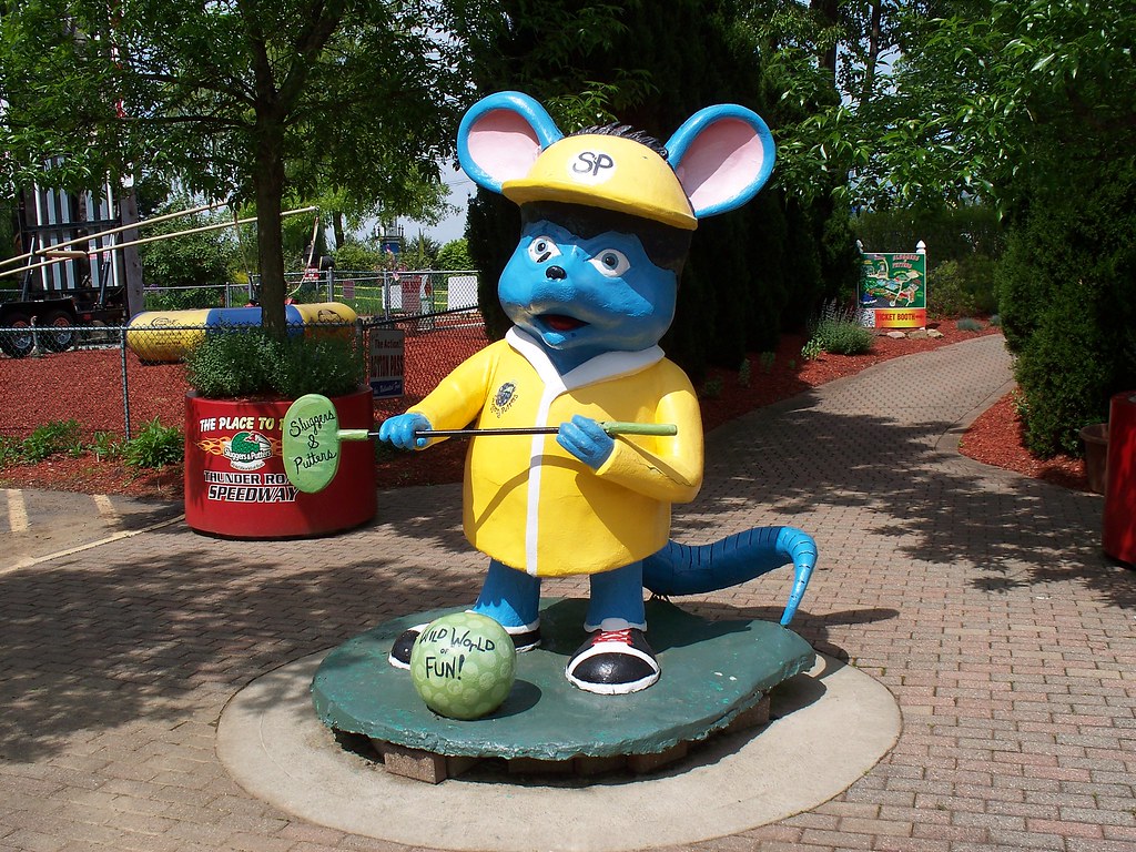OH Canal Fulton Sluggers & Putters Mouse figure at Slugg… Flickr