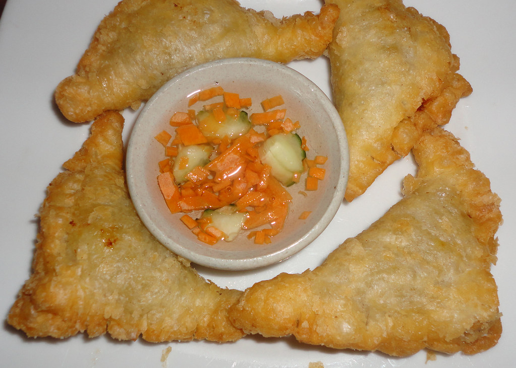 curry puffs Deep fried pastry puffs filled with chopped ch… Flickr