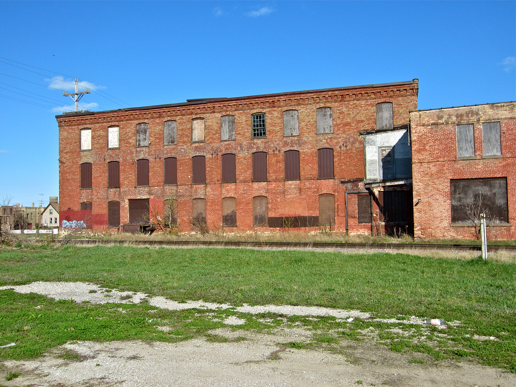 Brick Building, Racine, WI Abandoned brick building in Rac… Flickr