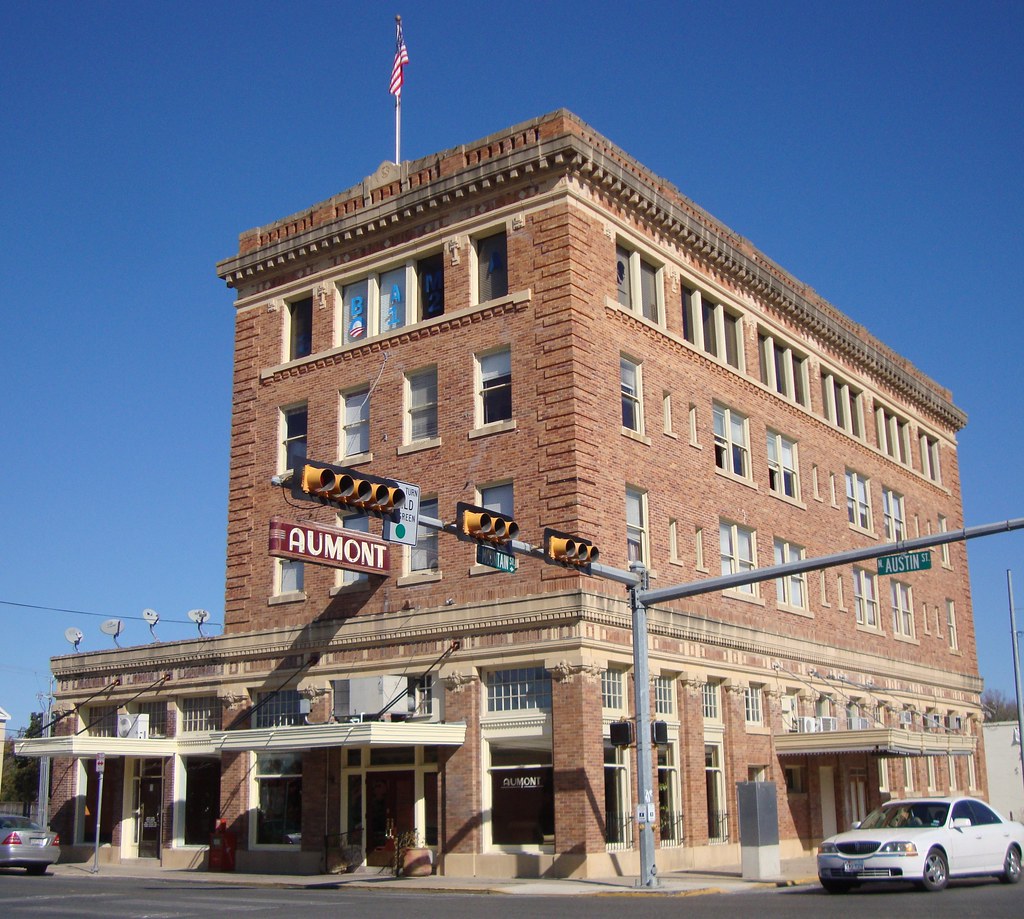 Old Aumont Hotel (Seguin, Texas) Built in 191216, this st… Flickr