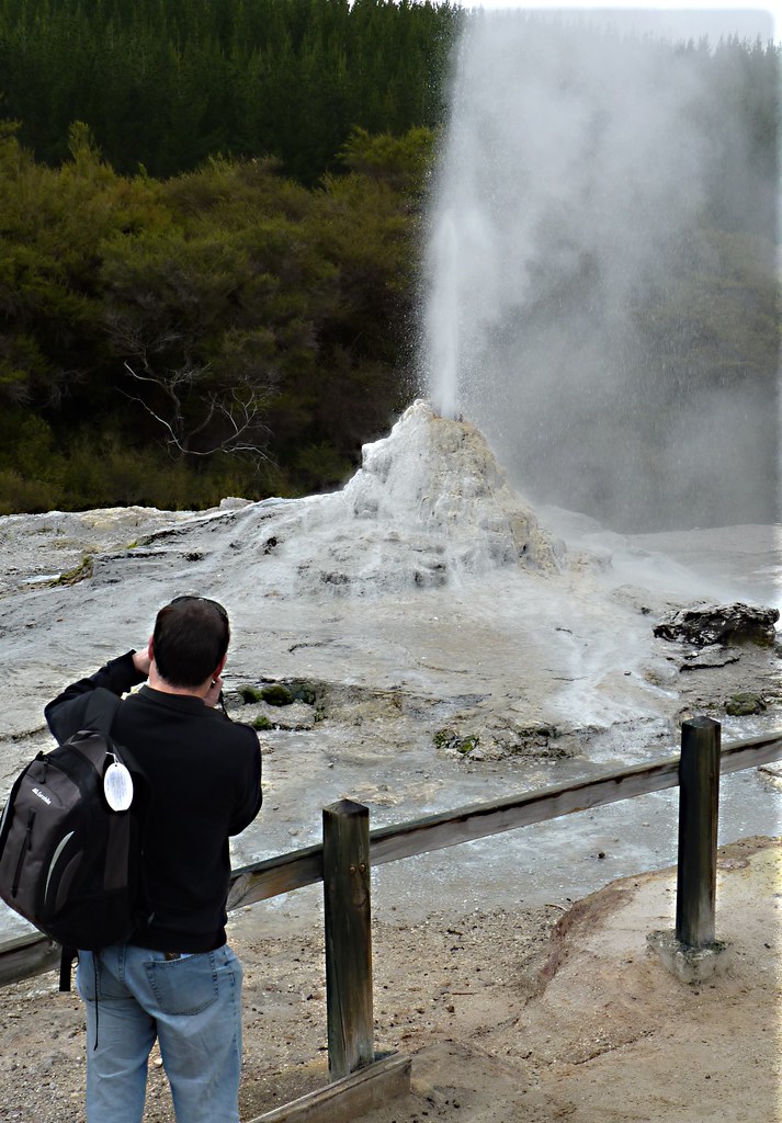 Lady Knox Geyser This geyser erupts at 10.15 each day and … Flickr