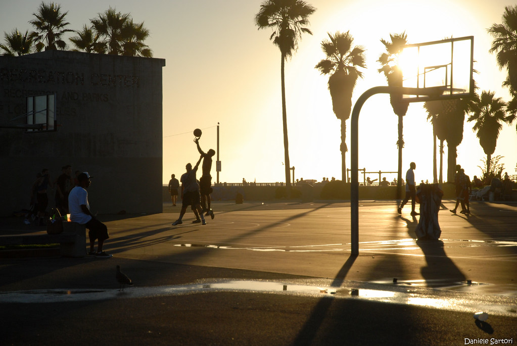 Basket at Sunset Basket courts of Venice beach in Los Ange… Flickr