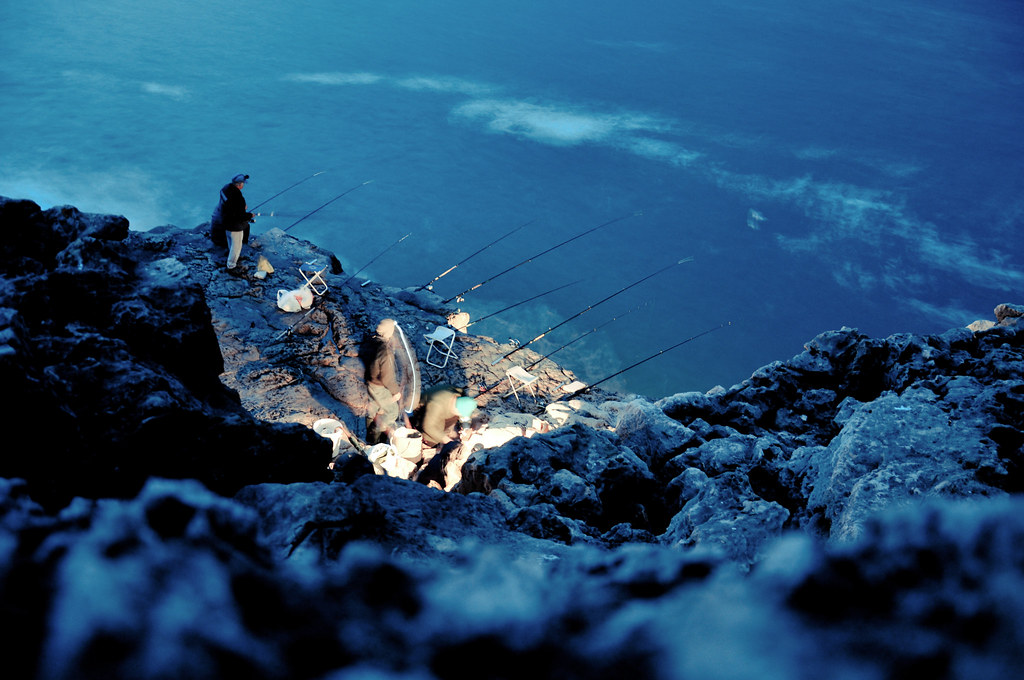 cold light On a cold December night in Cascais, Portugal. … Flickr
