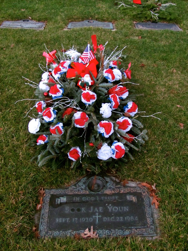 Patriotic Grave Blanket Holiday Grave Decorations, Pinelaw… Flickr