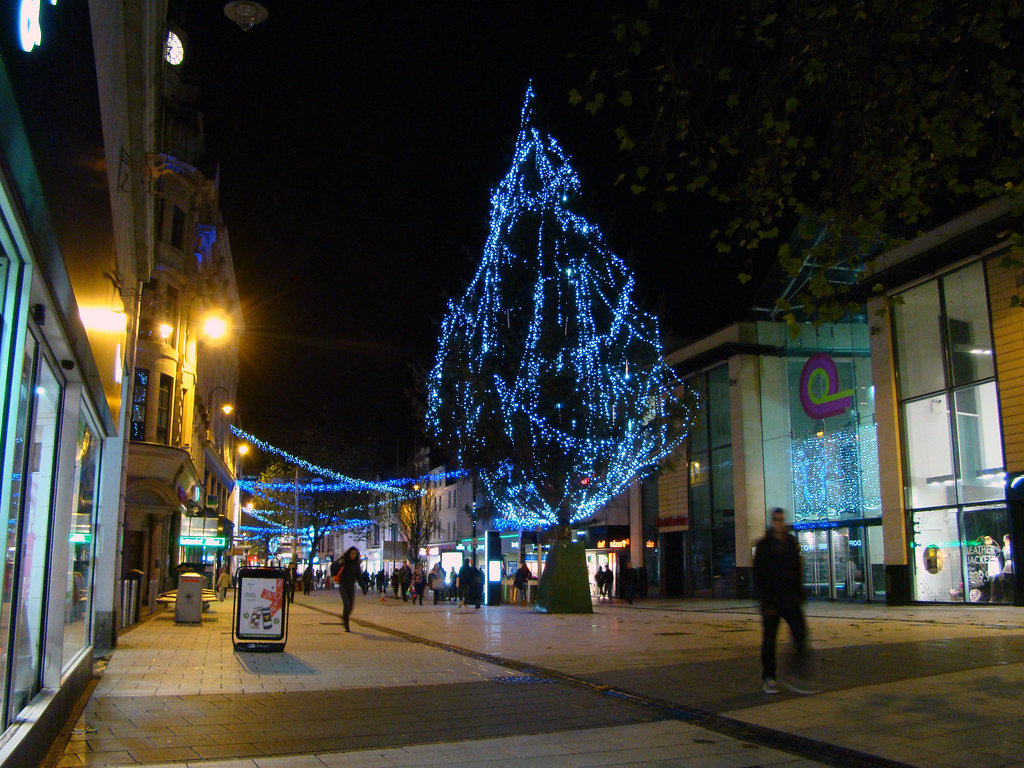 Christmas Tree on Queen Street Cardiff 22/11/12 Cardiff … Flickr