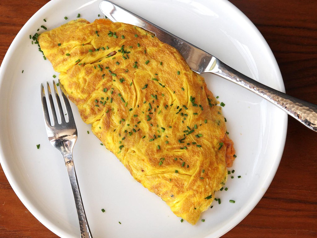 HOW MANY CALORIES DOES AN OMELETTE HAVE? Article goo.gl/… Flickr