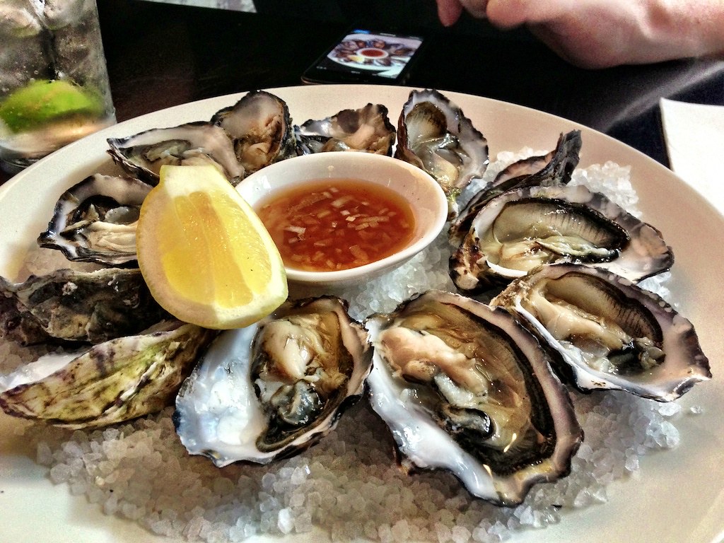 A dozen oysters at Morris Jones A dozen oysters at Morris … Flickr