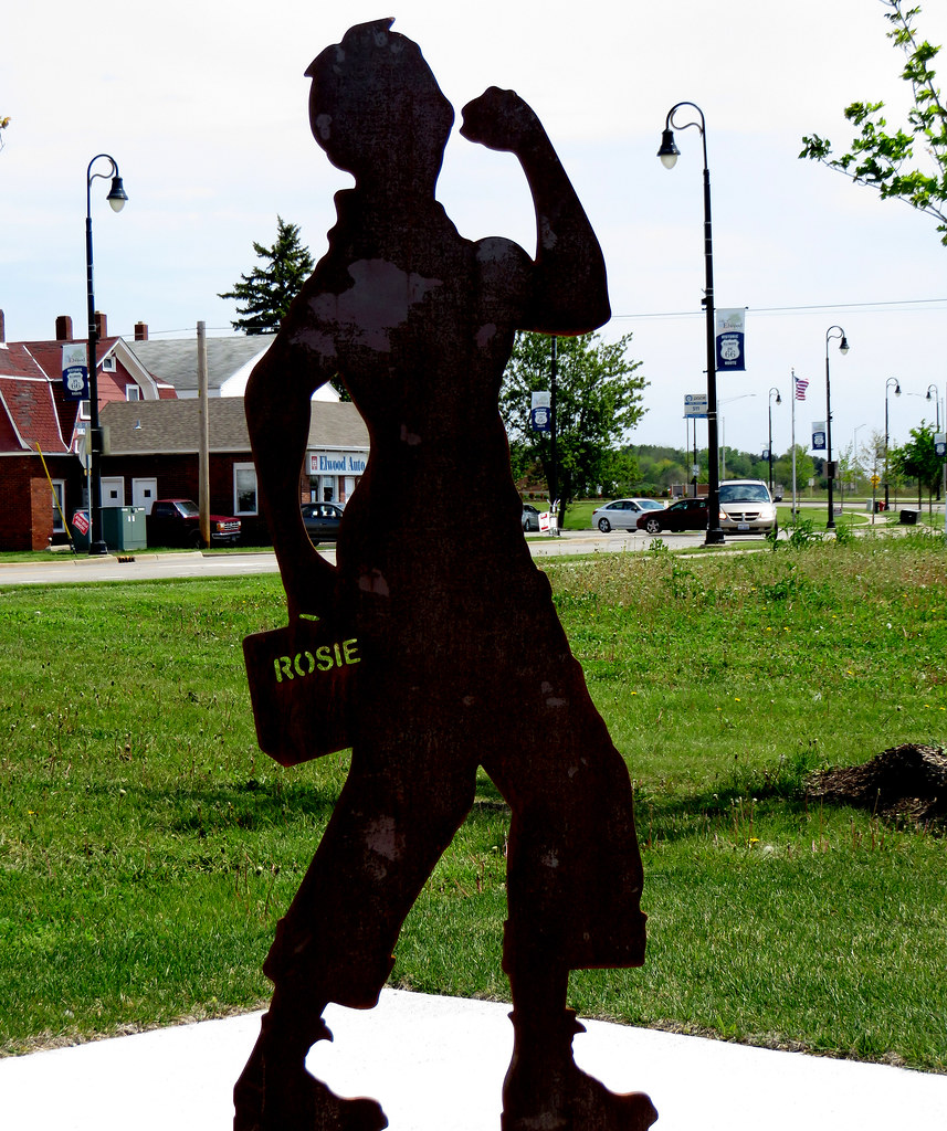 12a Elwood IL 'Rosie the Riveter' Statue John Hagstrom Flickr