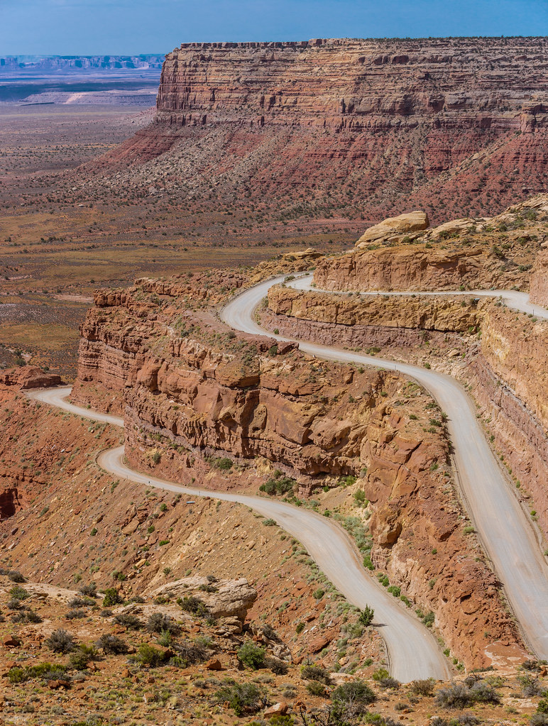 Moki Dugway, Utah The Moki Dugway is an unpaved gravel sec… Flickr