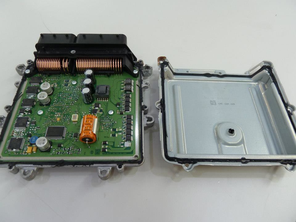 Volvo V50 ECU Removing 14 Volvo V50 ECU Removing 14 Flickr