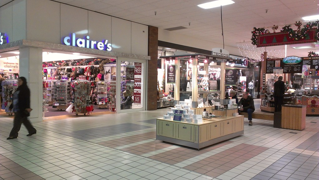Peru Mall Peru, Illinois Claire's / Buckle a photo on Flickriver