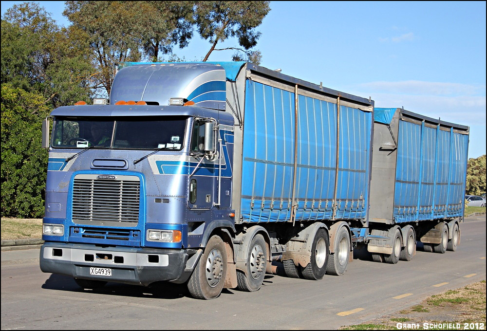 Esk Valley Cartage Freightliner FLB Carting export woodchi… Flickr