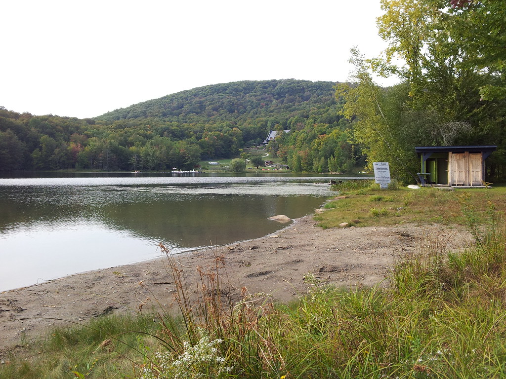 La Plage Municipale Du Lac Gale Avec Vue Sur Le Mont Gale … Flickr